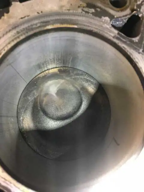 Porsche Cayenne, Macan, and Panamera cylinder bore scoring example